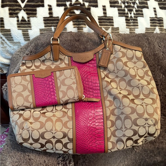 Coach Tan and Pink Signature Tote Bag. Wallet is NWOT - Picture 1 of 13